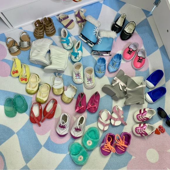 American Girl BATT Wood Doll Wardrobe Closet, Egg Chair W/Ottoman & Many Outfits - Picture 11 of 12